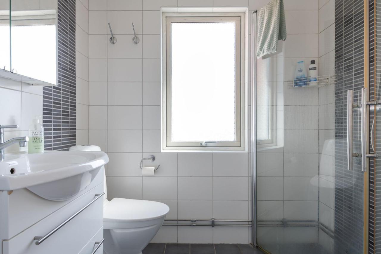 White & Bright Room In A Shared Apartment Göteborg Exterior foto