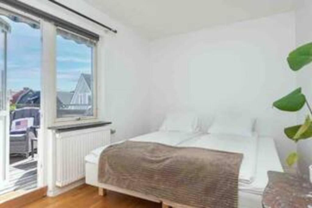 White & Bright Room In A Shared Apartment Göteborg Exterior foto